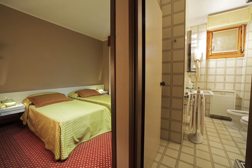 Hotel I Diamanti Garlasco Номер фото
